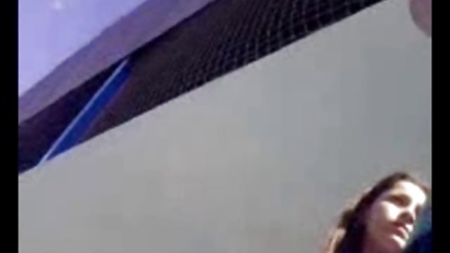 媽媽是半裸走路的人之一